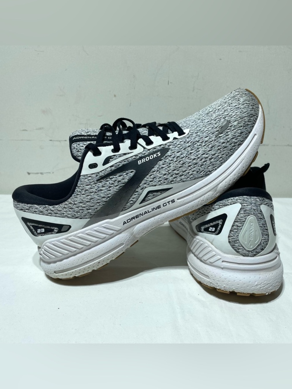 Brooks Adrenaline GTS 23 Mens Size 10 Outdoor Running White Black 06/24